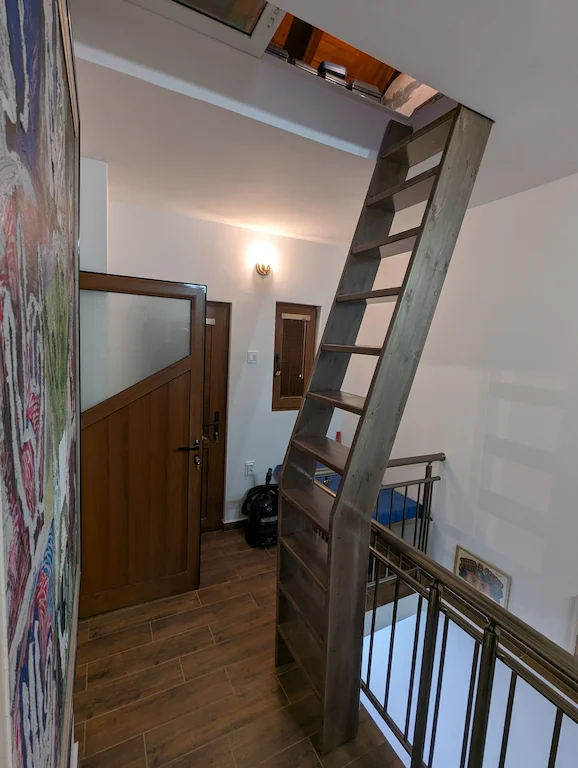 Интериорна стълба за тесни пространства